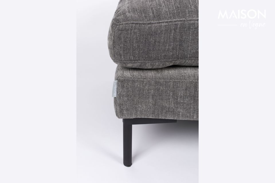 Its comfort is ideal for resting tired feet or as a booster seat