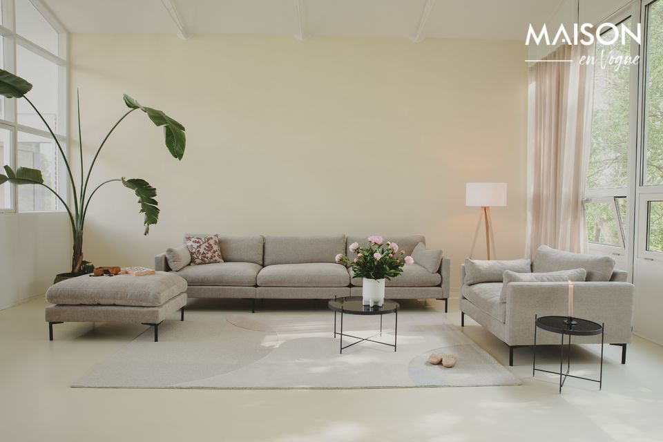 Its metal legs and wooden frames make it the Scandinavian sofa par excellence