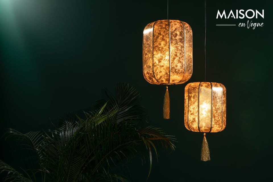 With this hanging lamp, invite China into your living room!