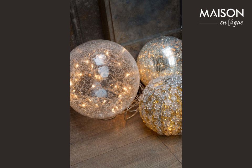 A round transparent lamp with a crackling effect light pattern