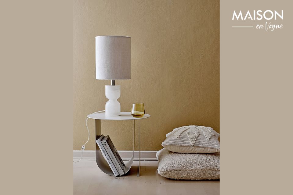 A pure Nordic style for a table lamp with Danish accents
