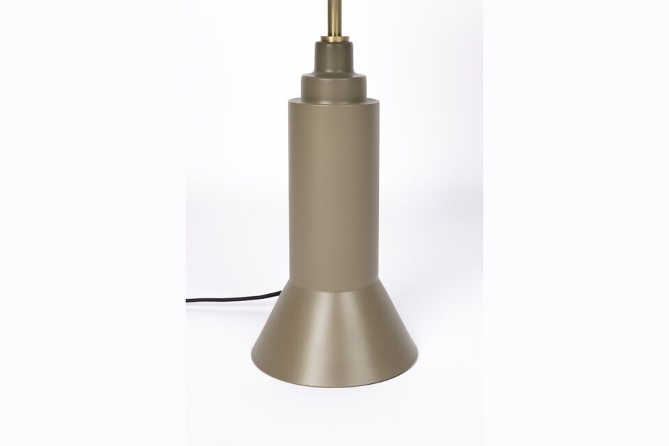 This lamp has been designed to be both robust and elegant