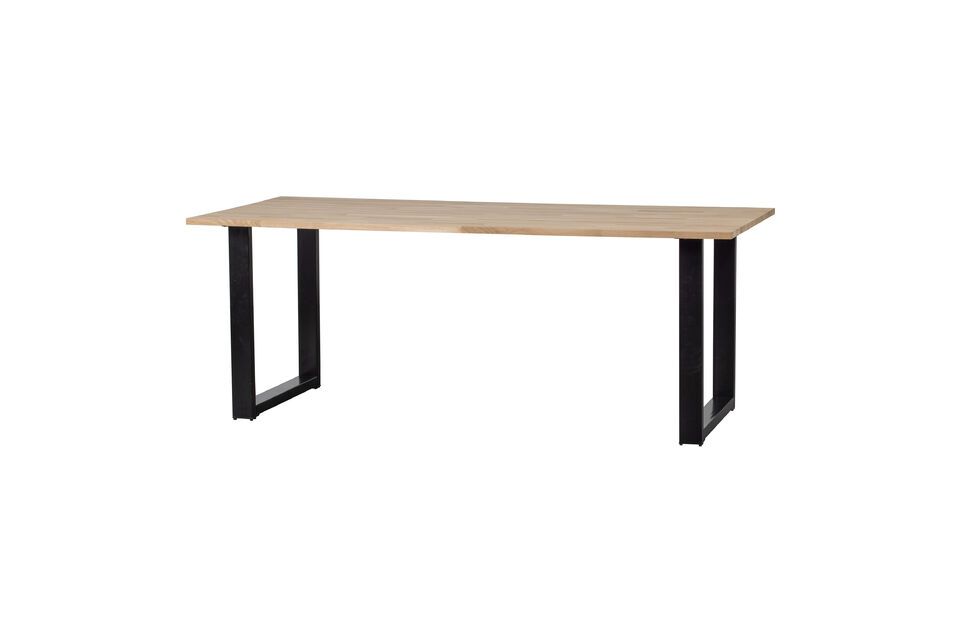 This solid oak table is the perfect choice for those looking for a sturdy and elegant dining table