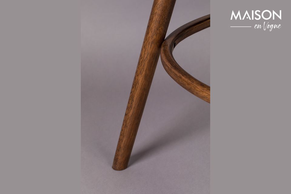 Combination of materials for a harmonious chair