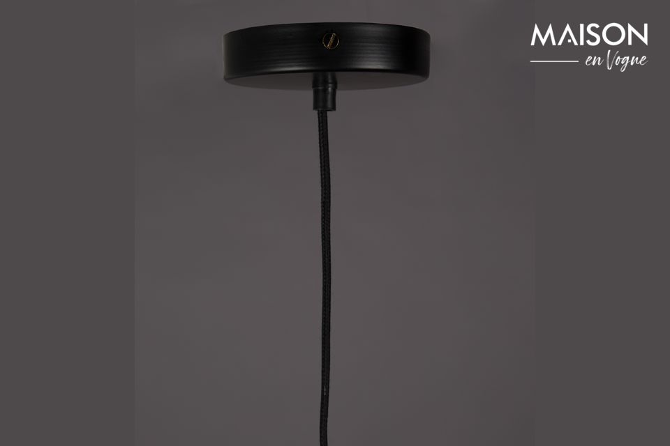 Coloured in black, this avant-garde luminaire will discreetly but elegantly decorate your interior