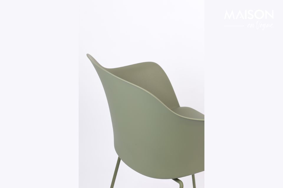 Its finely curved profile underlines a contemporary style while providing you with a certain