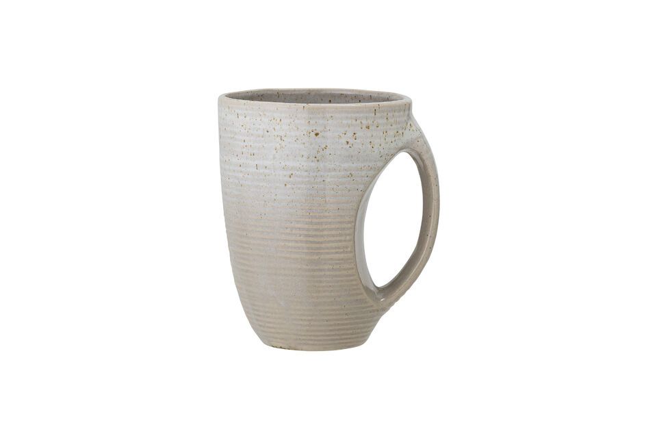 The originality of this mug lies in its handle