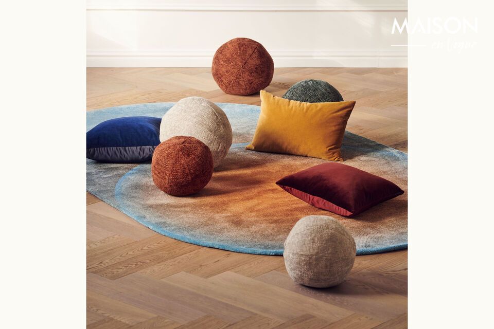 Ball cushion, 100% polyester filling, playful and original
