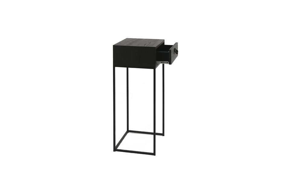 A sober and elegant piece of furniture