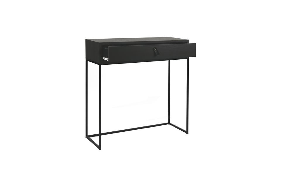Elegant, the Tokyo console will easily find its place in an entrance hall, living room or bedroom