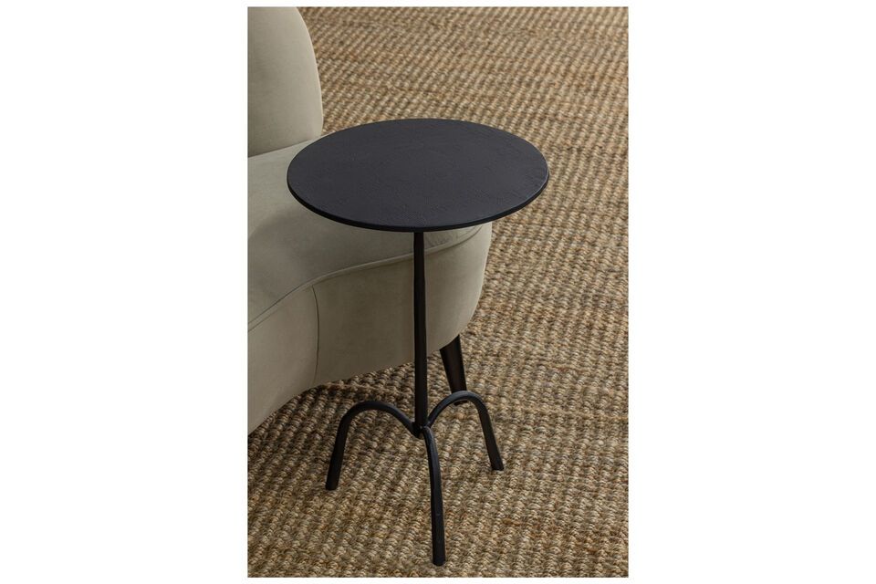 Trey black metal side table: simple and practical