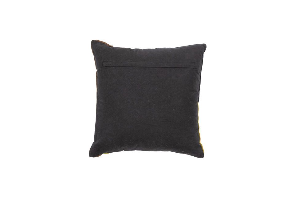 This 45x45 cm cushion is made of 100% cotton