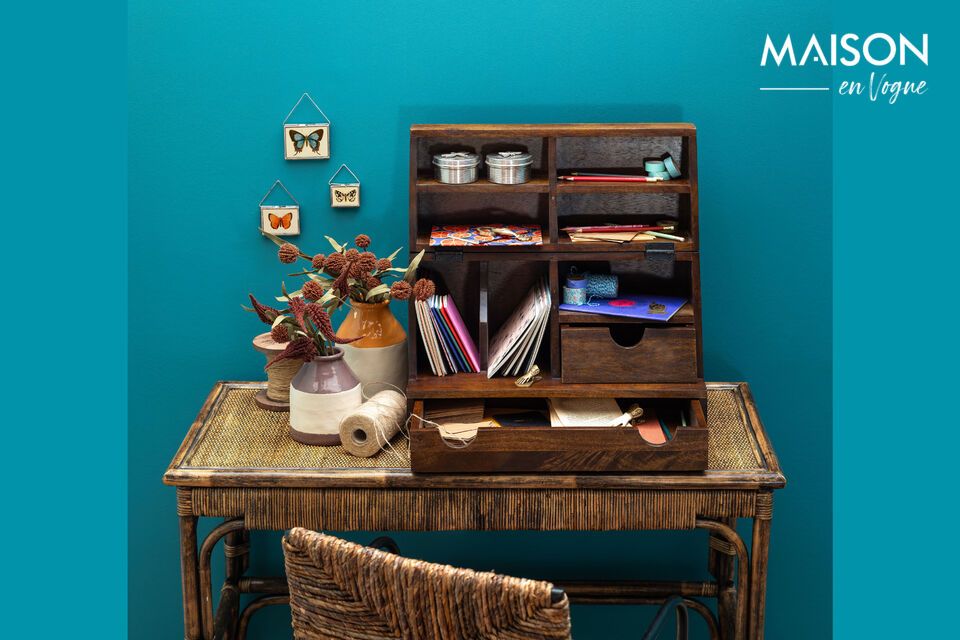 Count on the lasting elegance of a rattan desk.