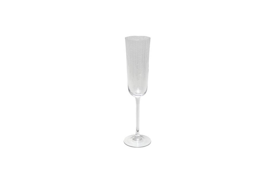 With its simple and uncluttered style, this champagne flute can be used on any occasion