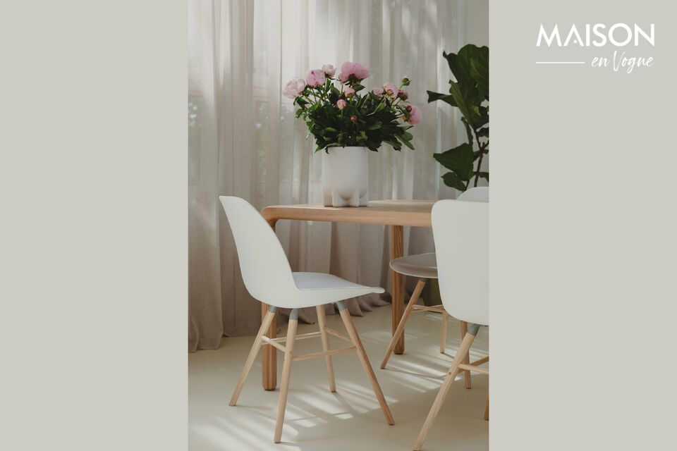 Every detail of this vase has been designed to honor the architectural heritage of the Netherlands