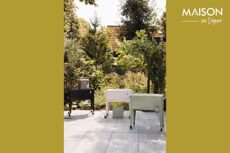 Sleek and light for a contemporary exterior.