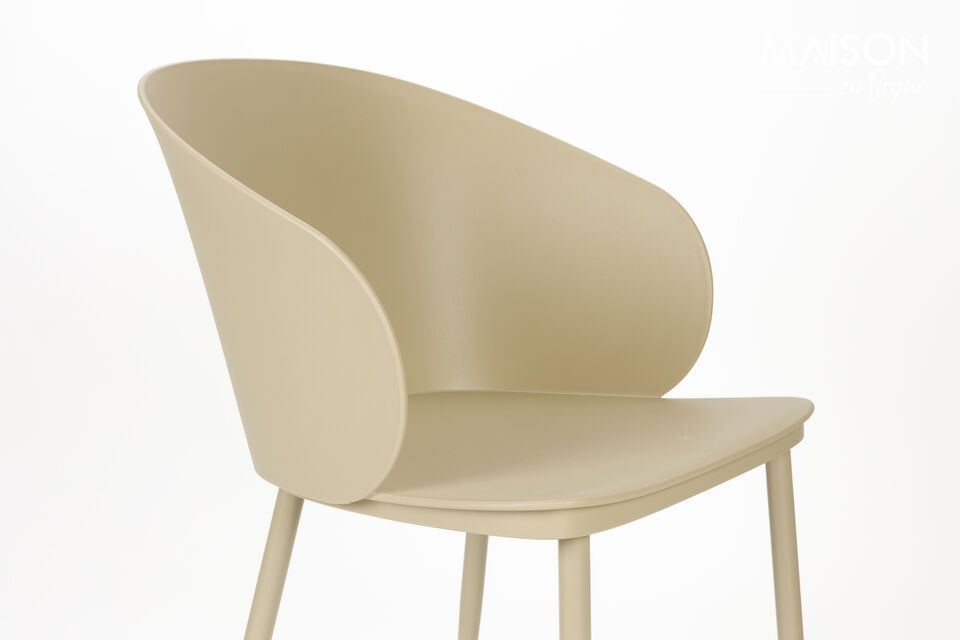 5 cm width offers uncompromising comfort while remaining discreet in the layout