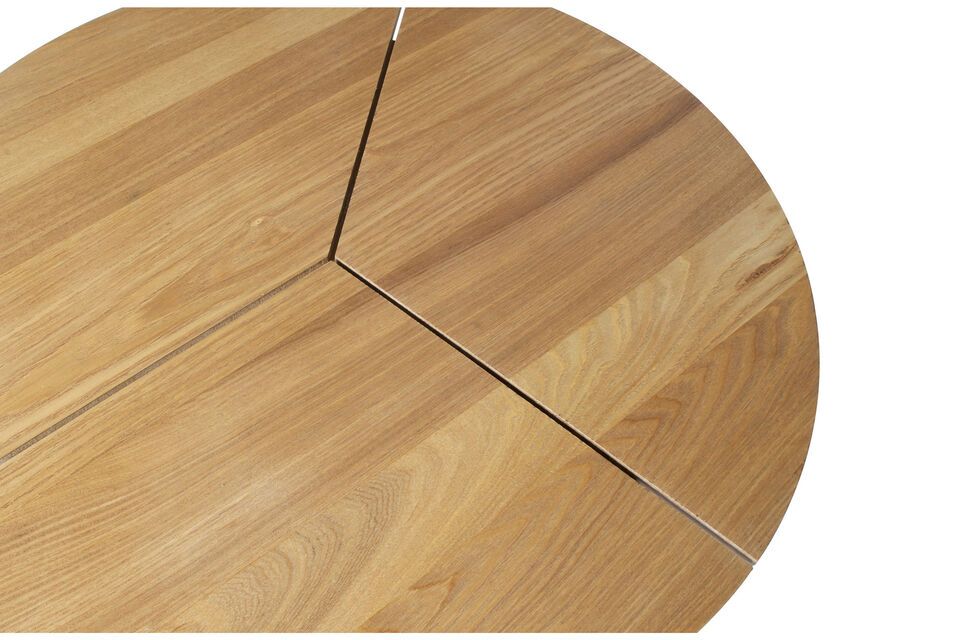 It is simply lacquered in a transparent way to keep a raw and natural effect