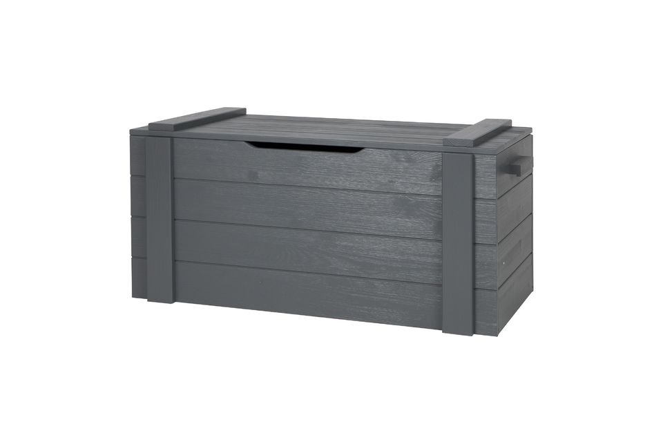 The chest has a horizontal bevel and is very sturdy