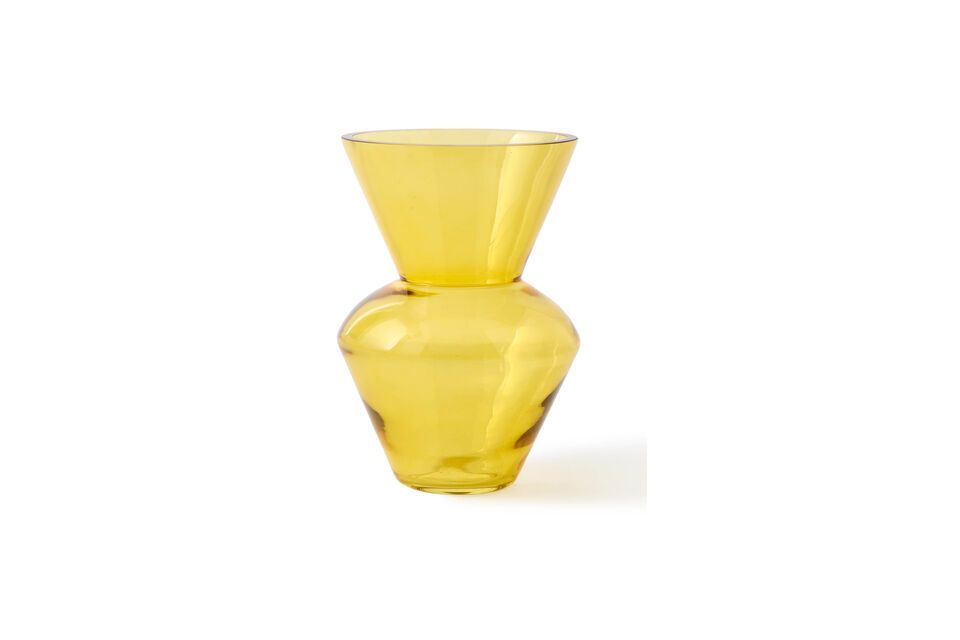 This glass vase offers a thick, wide neck